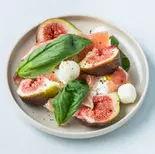 香る芳醇いちじくのカプレーゼ（ミルキーグリーク 恵比寿店|グリークヨーグルト＆アサイー）
