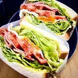 BLTサンド 1カット（サンドテルウィッチ）