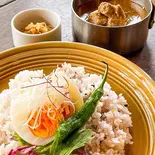 やわらか豚角煮カレー ゆで卵添え（カキノキテラス）