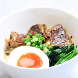 自家製コラーゲンポークの角煮丼(ハーフ)(本まぐろ中とろ切り落としと次の肉料理 マキバスタイル 芝浦店)