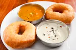 Uddina Vada (2 Pieces) ウディンワダ(2個)(ニルワナム 南インド料理レストラン 神谷町店 Nirvanam South Indian restaurant Kamiyacho branch)