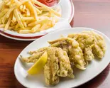 手羽先とポテトの盛り合わせ Assorted of Wing Tips and Potato（インドレストランビンティー）