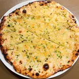 GARLIC CHEESE NAAN ガーリックチーズナン（SAINO INDIAN NEPALI RESTAURANT）