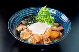 肉汁と食べるネギ温玉とろとろ豚軟骨丼（東京油そば池永）