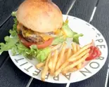 ハンバーガー(自家製バンズ・100%BEEF)(moon jelly)