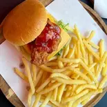 ヤンニョムチキンバーガーSET(Reiji Burger korean town店)