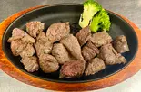 牛赤身サイコロステーキ300g（高タンパク＆低カロリーの肉料理専門店KikuNiku）