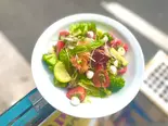 季節野菜・トマト・モッツァレラのサラダ（ピッツエリアマリオエスプレッソ袋町店）