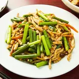 蒜苔肉丝 豚肉とにんにくの芽炒め Stir-Fried Pork and Garlic Buds（王さん私家菜）