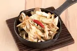 たっぷりキノコのアヒージョ（"生パスタ専門店"東京チキンボーイ新宿十二社通り店 (ワイガヤ新宿十二社通り店)）