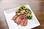牛もも肉のタリアータ Beef thigh tagliata（【アジアンダイニングキッチン】チャーリーズ保谷店）
