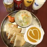 Cheese Nan  set with salad,chiken tikka   and soft drinks（Rara cuisin）