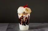 チョコバナナ苺ミルクアイスパフェ(300ml)Chocolate Banana Strawberry Milk Ice Parfait（パフェBar「YORUYORU」 南6条西）