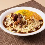 ごろっと牛カルビ入りデミグラスオムライス×チーズ（ふわとろオムライス フレッシュエッグス 博多店）