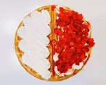 ダブルストロベリー＆ストロベリーソース＆ミルククリーム Double Strawberry ＆ Strawberry sauce ＆ Milk cream（ワッフルパラダイスMIYAKO 用賀店）