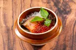 鮭とイクラの釜飯 Salmon and Salmon Roe Pot Rice（釜飯 萬月 国立）