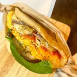 〜アンチョビ&カマンベールチーズ〜国産小麦の自家製パンサンドイッチ(LogLog)
