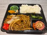 炭火焼き豚焼きそば弁当（肉酒場にゃぶ）