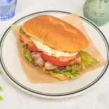 B,L,T,E(ベーコン,レタス,トマト,エッグ)withコールスローBLTE(Bacon,Lettuce,Tomato＆Egg)withColeslaw（Mirow -サンドイッチとお菓子とお飲みもの-）
