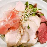 贅沢肉盛り丼（DiningBar ミラコロ）