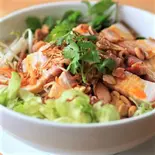 コムヘオクワイ (ホイアン名物 カリッカリ皮付き塩豚のっけごはん)（ベトナム料理店 ホイアン大阪店）