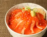 ねぎとろを閉じ込めた、サーモンとイクラのドーム丼（海鮮丼 近衛 Powered by 杉玉 新秋津）