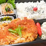 かつ煮弁当(みそ汁付き)(歌舞伎町の台所 かど平 × ホルモン焼 幸永)
