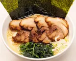 豚叉焼ましクリーミー塩豚骨麺(薬味ネギ、のり3枚、豚叉焼4枚、ほうれん草)(トクベツ。)