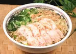 蒸し鶏入り塩ラーメン（龍興楼）