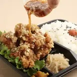 油淋鶏弁当（アッチャンノカラアゲヤ×ヤキトリトリジュウ）