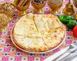 チーズナン Cheese Naan（NAMASTE GANESH MAHAL）
