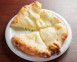 チーズナン Cheese Naan（チョウタリー レストラン andバー）