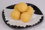 ゴマ団子5個 Sesame Rice Dumpling (5 Pieces)（丸雅タンメン）