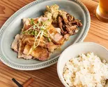 厚切りバラと薄切りロースの生姜焼き(ニチョウメカフェ ニニギ)