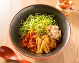 油そば 赤(まぜそば ) hot taste soy sause-based soupless mixed noodles(【 油そば・まぜそば 】希望新風 谷町七丁目店 Kibosinpu tanimachi 7)