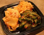 キムチ盛合わせ Kimchi Assortment Plate（焼肉にくがとう YAKINIKU NIKUGATOU）