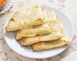 チーズナン Cheese Naan(アヴァス インドネパールレストラン)