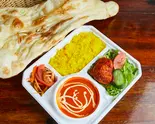 ②【ナンもライスもお肉もサラダも入った】Bセット(カレー・ナン・ライス・チキン・サラダ) Bset(SUBHA KAMANA)
