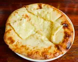 ⑯チーズナン Cheese Naan(SUBHA KAMANA)