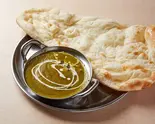 ほうれん草チキンカレー /Sag Chicken Curry（エベレストキッチン）