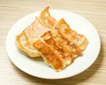 豚肉焼き餃子4ヶと牛肉棒餃子4ヶ盛り合わせ（中華居酒屋 暉記）