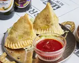 【パイ生地の】スパイシーカレーコロッケ/Samosa2P（インドネパール料理 アジアンダイニング ロータス）