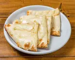 チーズナン Cheese naan（アジアンダイニング・ベイリーフ）