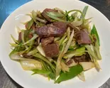 ぎゅうすね肉とネギ合え（135酒場）