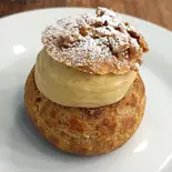 天然バニラの濃厚シュー Liberte Cream Puff（パティスリー ラ・リベルテ Patisserie La Liberte）
