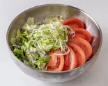 新鮮トマトサラダ(【メガ盛り‼】1キロ弁当工房 肉MAX!! 大盛りからあげお弁当店)