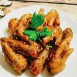 CHÂN GÀ CHIÊN NƯỚC MẮM 鶏足のナンプラー揚げ（ベトナム料理BIEN XANH QUAN）