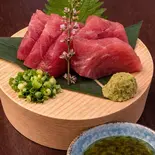 まぐろのお造り あおさ醤油（酒と肴 めから鱗）