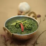 【単品メニュー】当店人気NO3。ほうれん草チキンカレー（インド・ネパール＆アジアンダイニングバー カナピナ）
