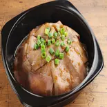 ローストビーフ丼（パンケーキ＆レストラン ひげぱんだ 八幡店）